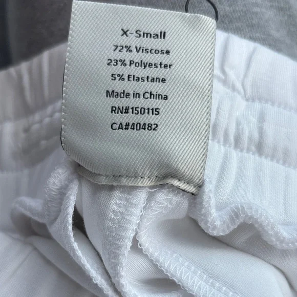 Valley Slim Cuff 25” White Pant, new with tags - Picture 6 of 7